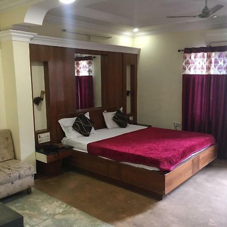 Rāipur Hotel Poonam מראה חיצוני תמונה