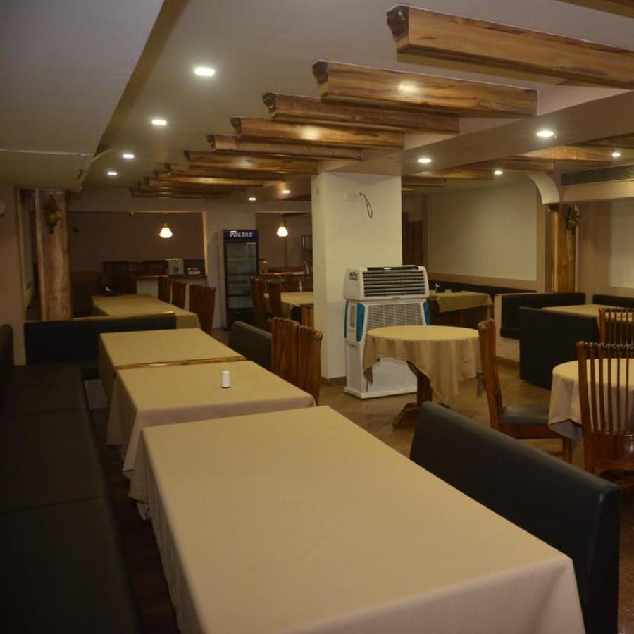 Rāipur Hotel Poonam מראה חיצוני תמונה