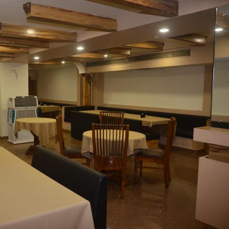 Rāipur Hotel Poonam מראה חיצוני תמונה