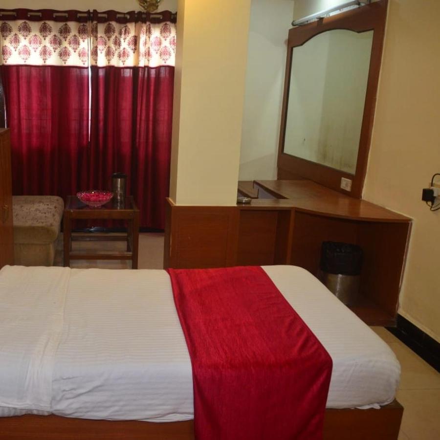 Rāipur Hotel Poonam מראה חיצוני תמונה