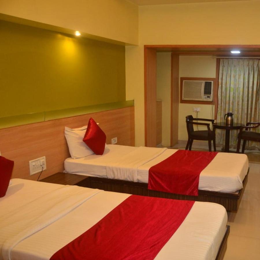 Rāipur Hotel Poonam מראה חיצוני תמונה