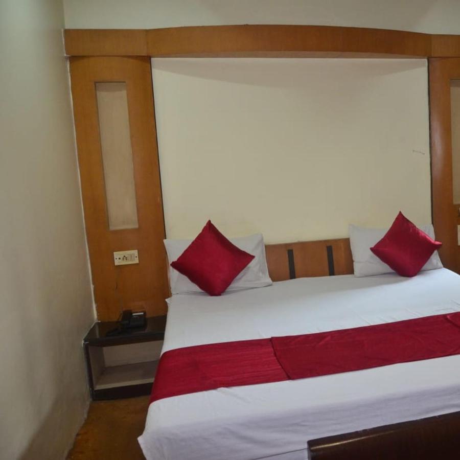 Rāipur Hotel Poonam מראה חיצוני תמונה
