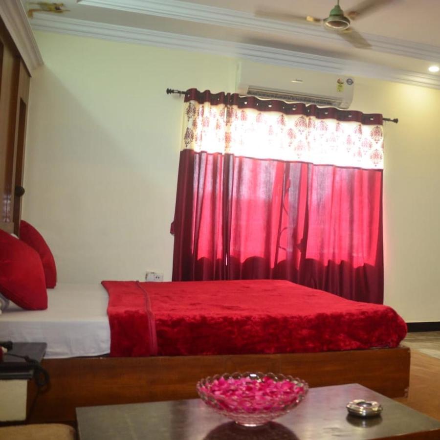 Rāipur Hotel Poonam מראה חיצוני תמונה