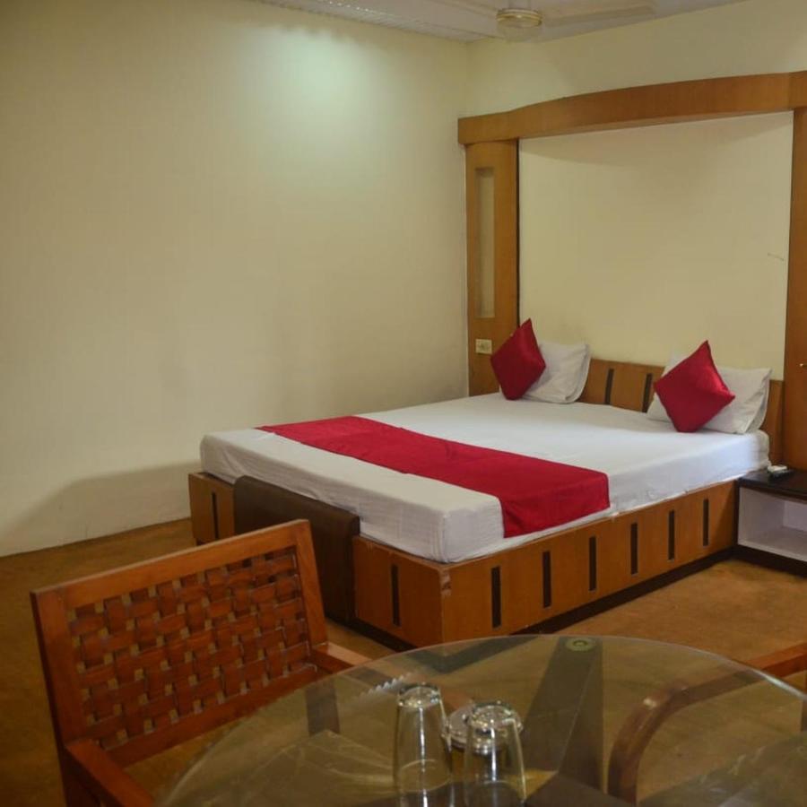 Rāipur Hotel Poonam מראה חיצוני תמונה
