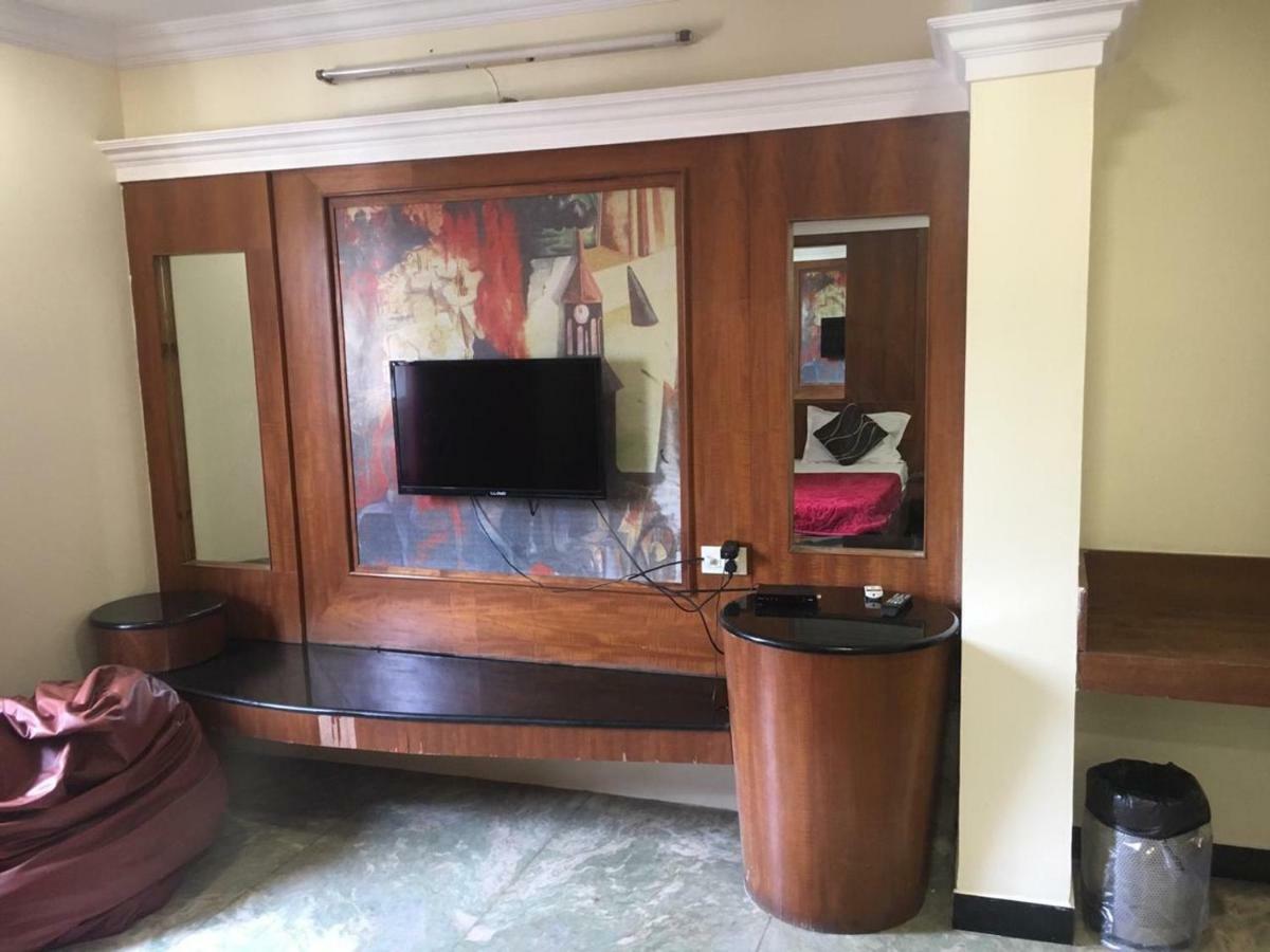 Rāipur Hotel Poonam מראה חיצוני תמונה