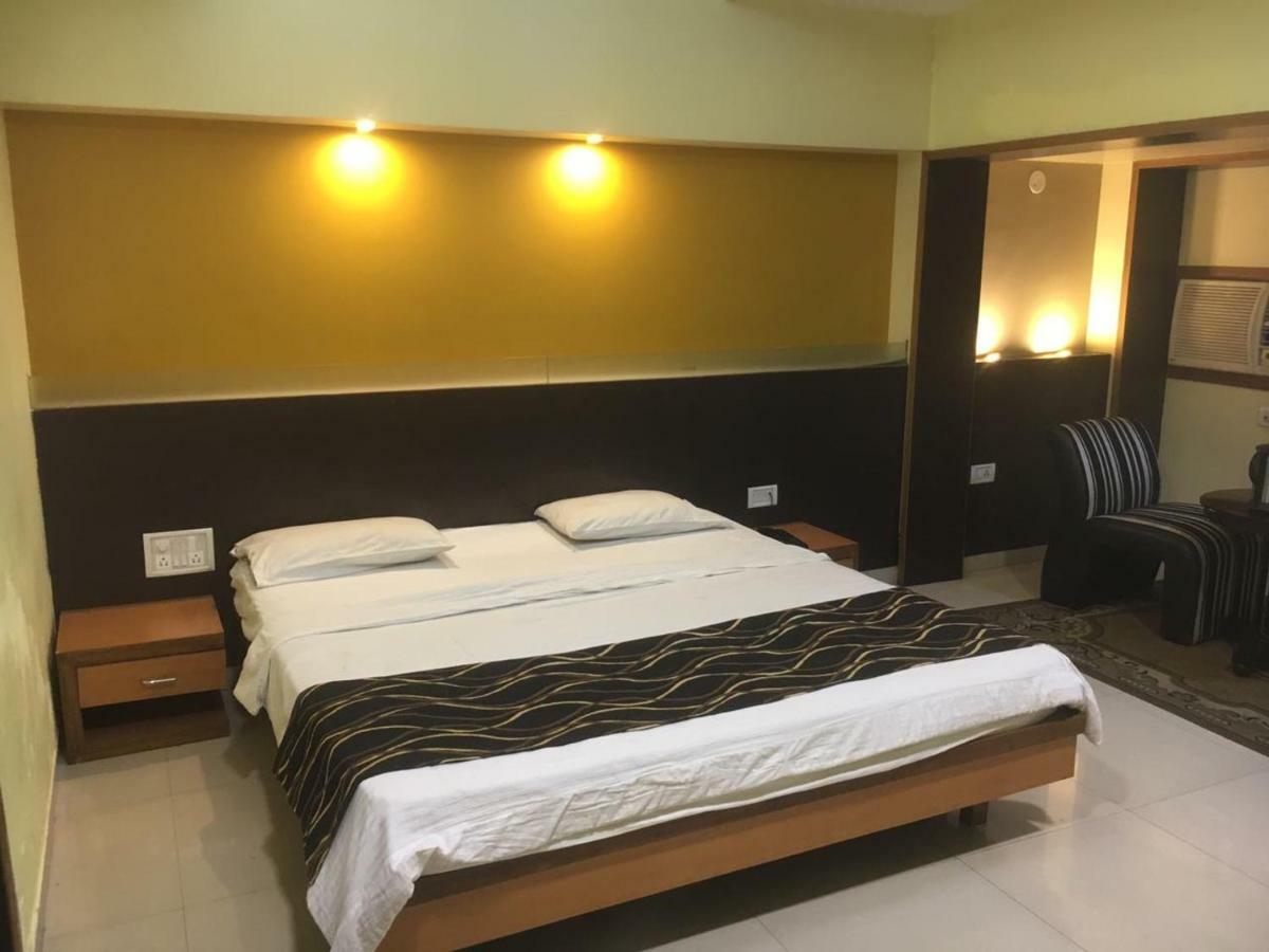 Rāipur Hotel Poonam מראה חיצוני תמונה